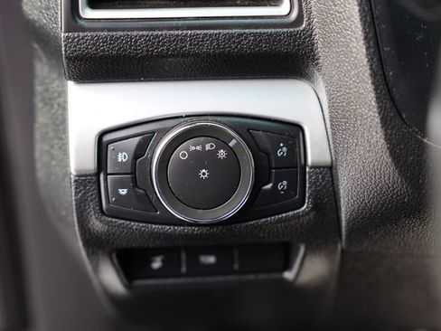 Used 2017 Ford Explorer XLT w/ Equipment Group 201A FWD image 17