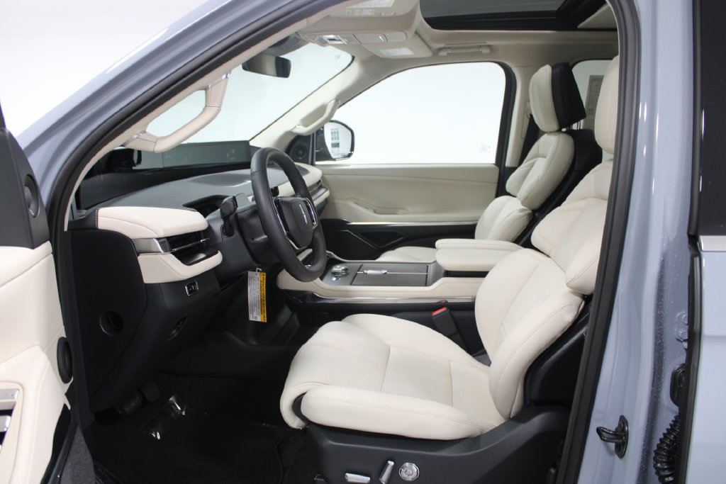 New 2027 Lincoln Navigator Reserve AWD/4WD image 22