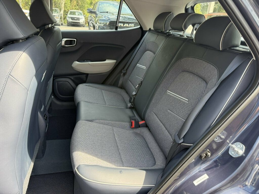 Used 2026 Hyundai Venue SEL FWD image 7