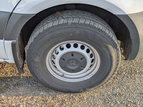 Used 2025 Mercedes-Benz Sprinter 2500 image 9