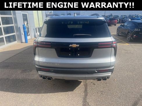 Used 2025 Chevrolet Traverse LT image 6