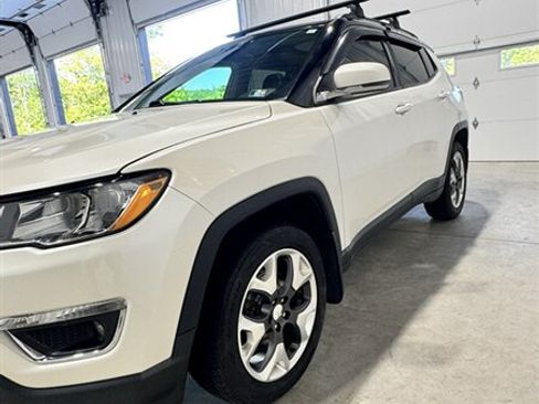 Used 2018 Jeep Compass Limited w/ Navigation Group AWD/4WD image 4