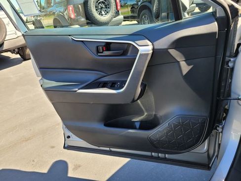 Used 2021 Toyota RAV4 LE FWD image 25