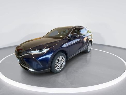 Used 2021 Toyota Venza XLE w/ Softex Package AWD/4WD image 4