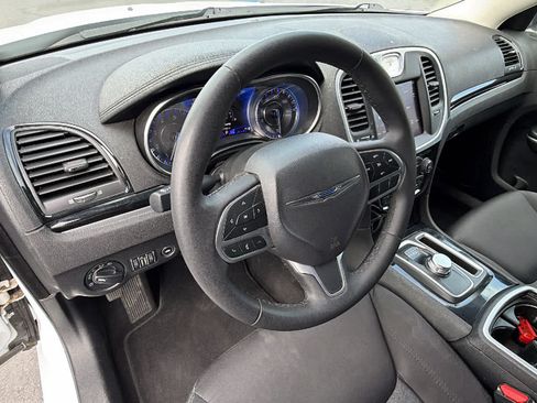 Used 2023 Chrysler 300 Touring RWD image 10