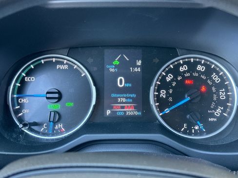 Used 2022 Toyota RAV4 LE image 23