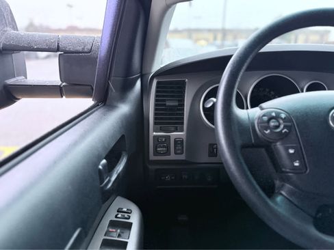 Used 2012 Toyota Tundra 4x4 CrewMax image 16