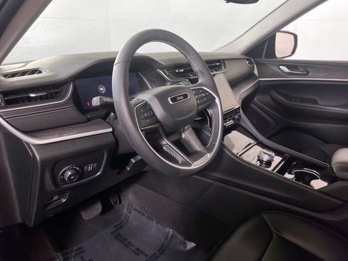 Used 2023 Jeep Grand Cherokee L Limited image 9