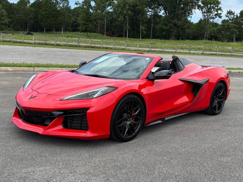 Used 2023 Chevrolet Corvette Z06 RWD image 2