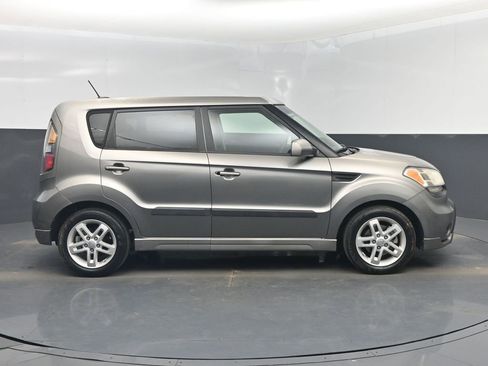 Used 2011 Kia Soul + image 2