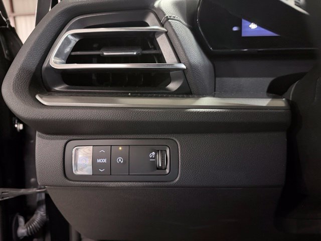 Used 2024 Chevrolet Traverse LT FWD image 32