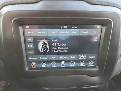 Used 2018 Jeep Renegade Latitude image 13