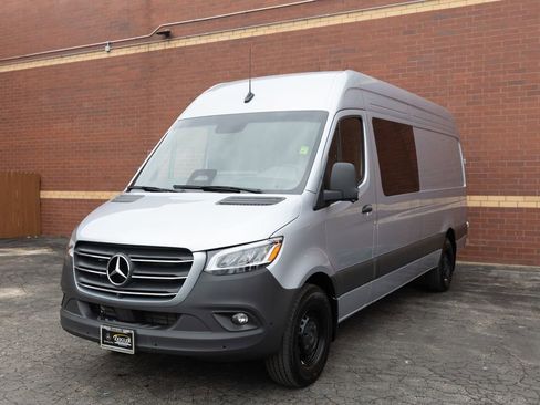 Used 2025 Mercedes-Benz Sprinter 2500 image 3