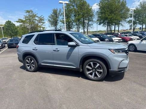 Used 2023 Honda Pilot Touring image 7