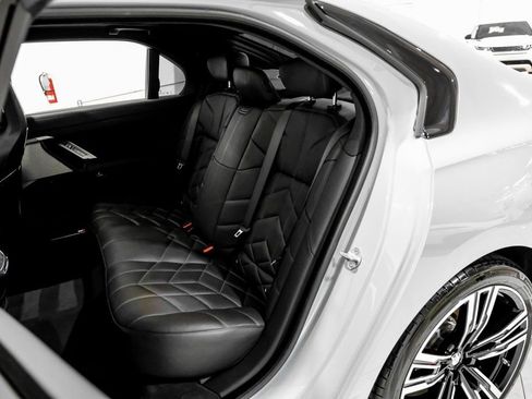 Used 2024 BMW 760i xDrive w/ Premium Package 2 AWD/4WD image 35