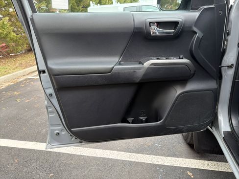 Used 2021 Toyota Tacoma TRD Off-Road w/ Technology Package image 14