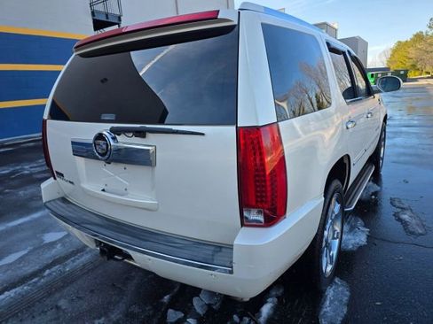 Used 2007 Cadillac Escalade AWD w/ Information Package image 5