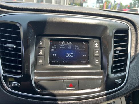 Used 2015 Chrysler 200 Limited image 21