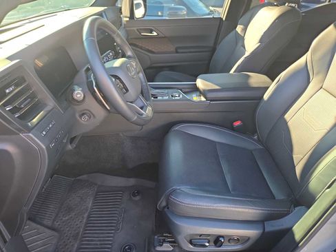 Used 2024 Lexus GX 550 image 11