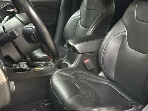 Used 2021 Jeep Cherokee Latitude Lux FWD image 25
