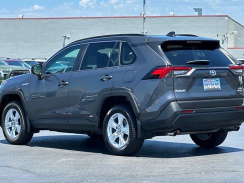 Used 2019 Toyota RAV4 LE AWD/4WD image 7