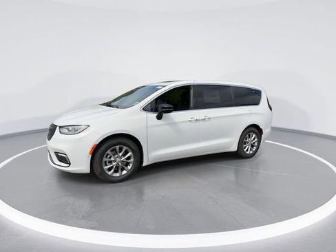 New 2026 Chrysler Pacifica Limited FWD image 4