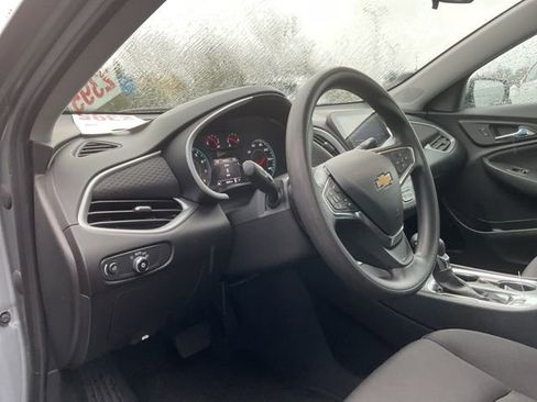 Used 2024 Chevrolet Malibu LT image 11