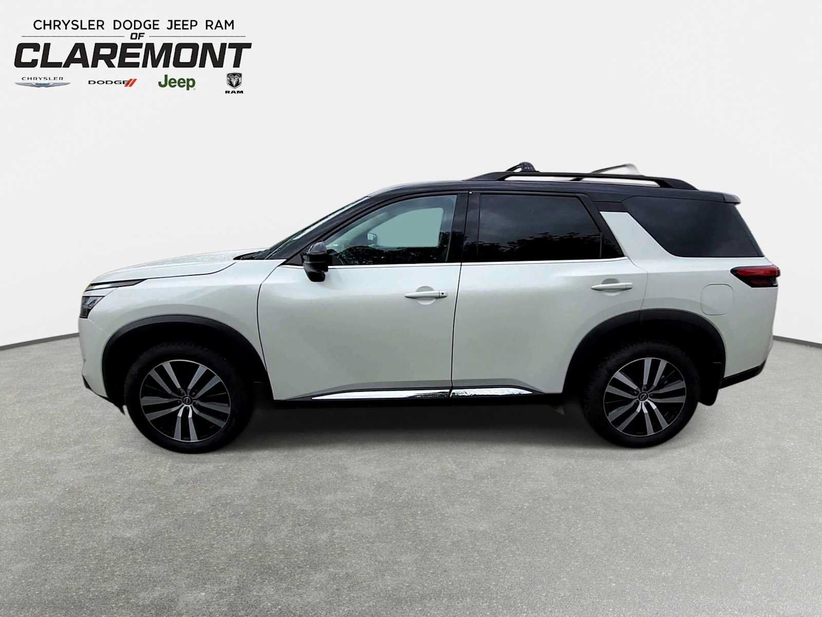 Used 2023 Nissan Pathfinder Platinum AWD/4WD image 5