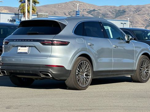 Used 2023 Porsche Cayenne Platinum Edition image 4