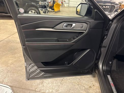 Used 2025 Ford Explorer ST-Line w/ ST-Line Street Pack image 11