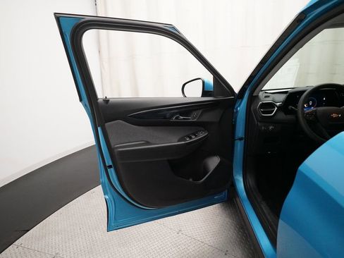 Used 2025 Chevrolet TrailBlazer LT AWD/4WD image 27