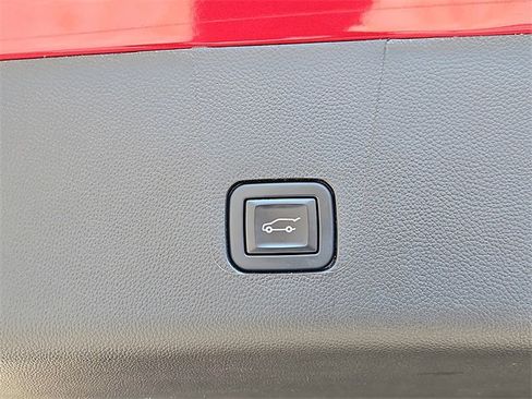 Used 2023 Chevrolet Traverse RS image 7