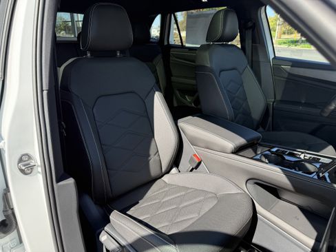 New 2026 Volkswagen Atlas Cross Sport SE w/ Panoramic Sunroof Package AWD/4WD image 34