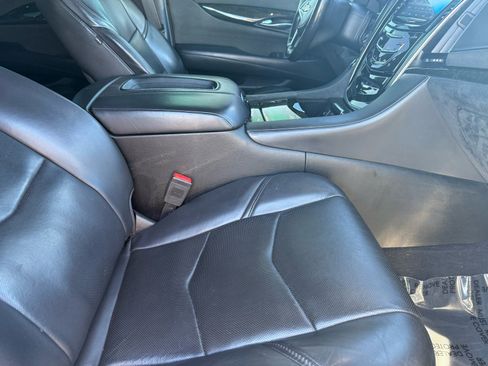 Used 2019 Cadillac Escalade ESV Platinum image 32