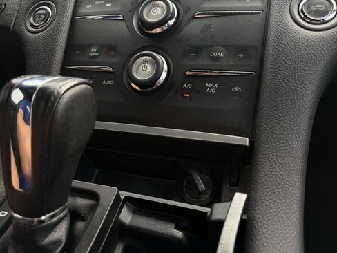 Used 2015 Ford Taurus SEL w/ Equipment Group 201A image 19