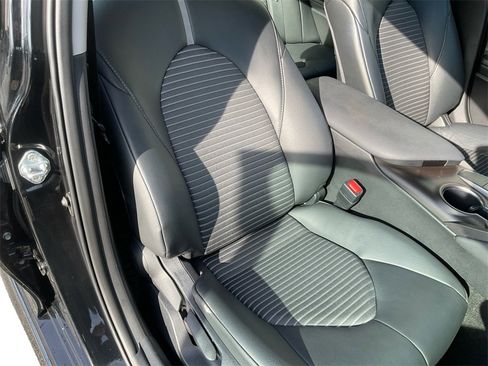 Used 2024 Toyota Camry SE image 29