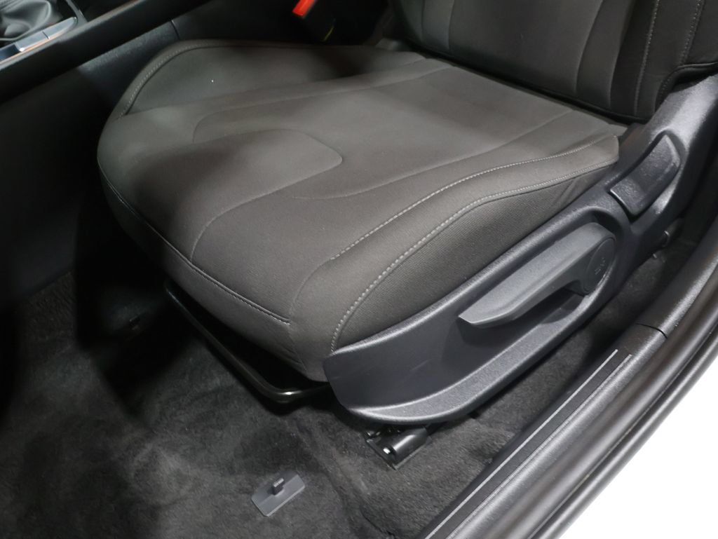 Used 2026 Hyundai Elantra Hybrid FWD image 12