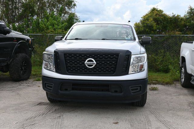 Used 2018 Nissan Titan S RWD image 4