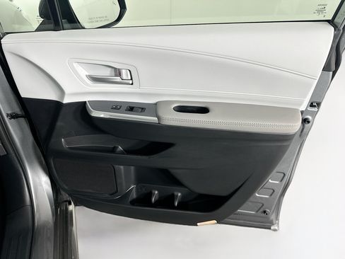 Used 2026 Toyota Sienna XLE FWD image 35