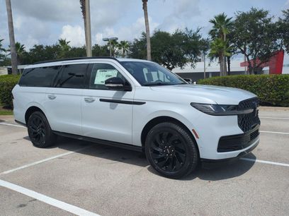 New 2025 Lincoln Navigator L Reserve w/ Jet Appearance Package