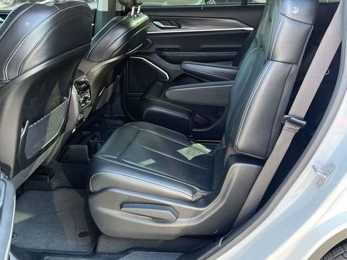 Used 2022 Jeep Grand Cherokee L Limited w/ Luxury Tech Group II image 15