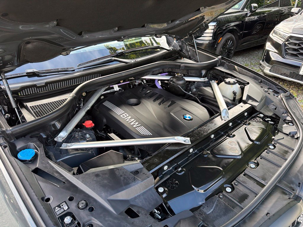 Used 2025 BMW X5 xDrive40i w/ M Sport Package AWD/4WD image 16