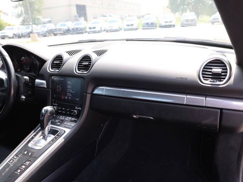 Used 2019 Porsche 718 Cayman RWD image 21