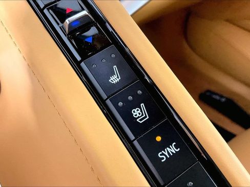 Used 2023 Chevrolet Corvette Stingray Premium Conv w/ Z51 Performance Package RWD image 29