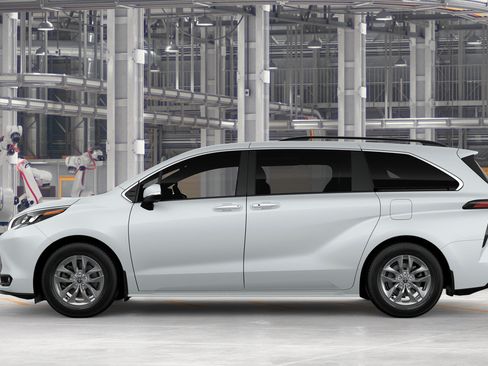 New 2026 Toyota Sienna XLE FWD image 4