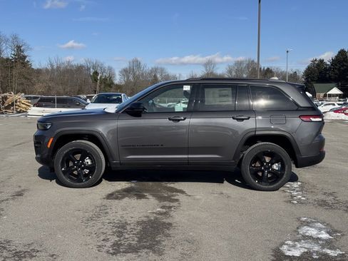 New 2025 Jeep Grand Cherokee Altitude image 6