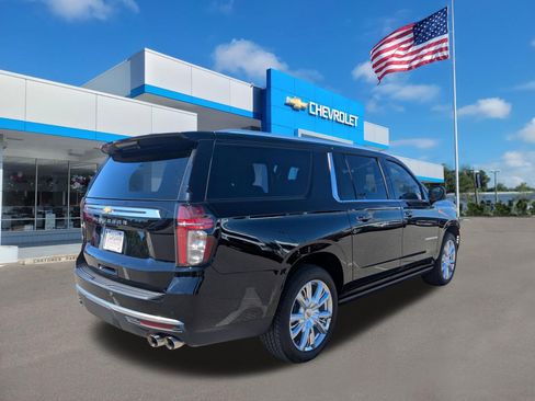 Used 2024 Chevrolet Suburban High Country image 4