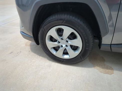 Used 2021 Toyota RAV4 LE FWD image 22