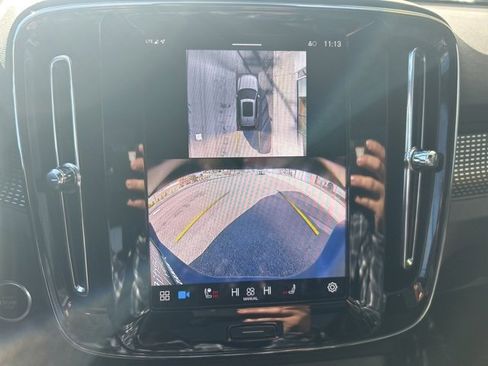 Certified 2025 Volvo XC40 B5 Plus image 23