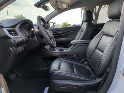 Used 2023 GMC Acadia SLE w/ Driver Convenience Package FWD image 17